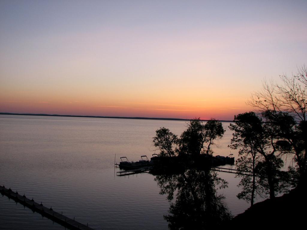 Beachfront Hotel Houghton Lake Luaran gambar